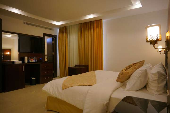 Room 5 of 61