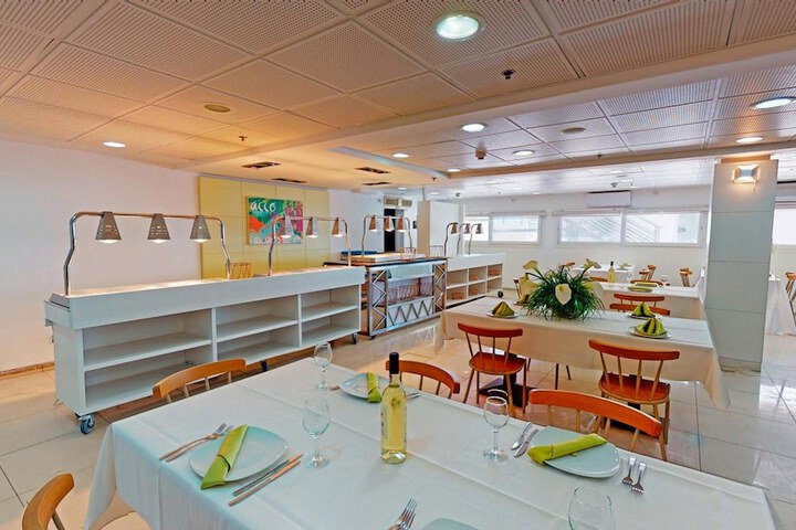 Dining 39 of 64