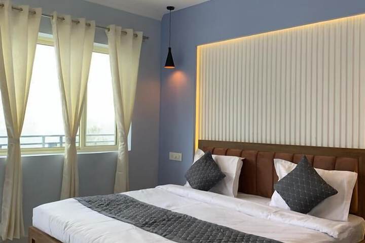 Room 6 of 25