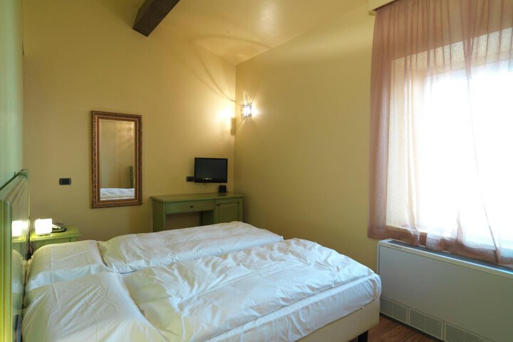Room 8 of 43