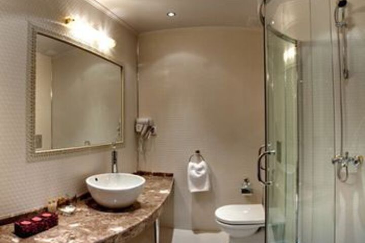 Room 3 of 21