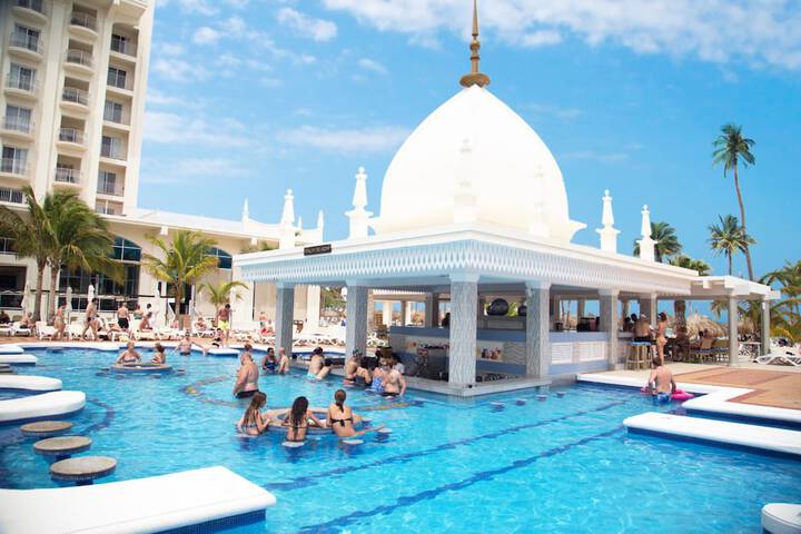 Pools & Facilities