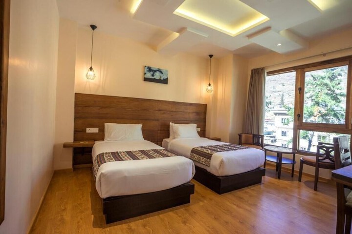 Room 4 of 25