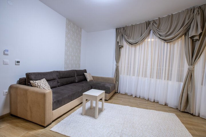Room 9 of 14