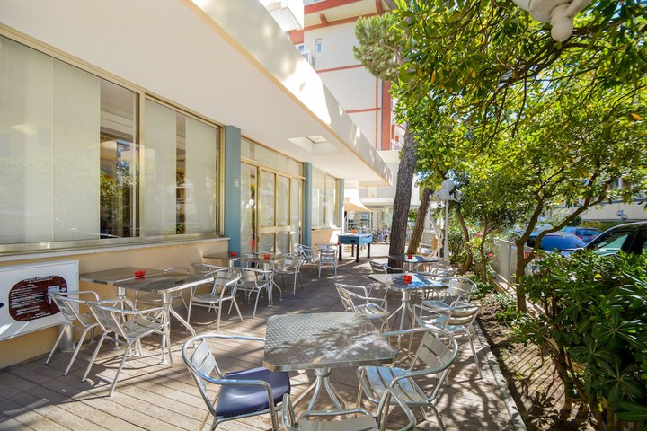 Hotel Exterior 54 of 60