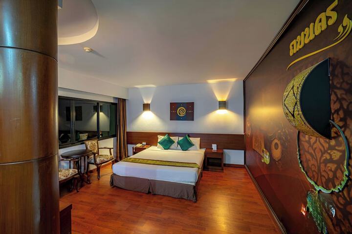 Room 13 of 80