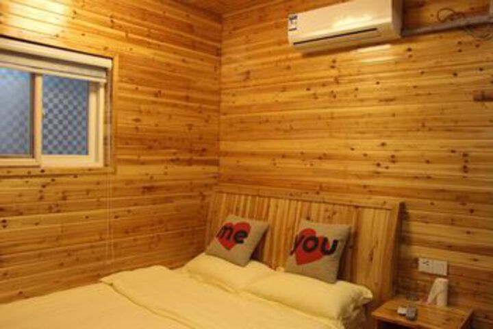 Room 6 of 25
