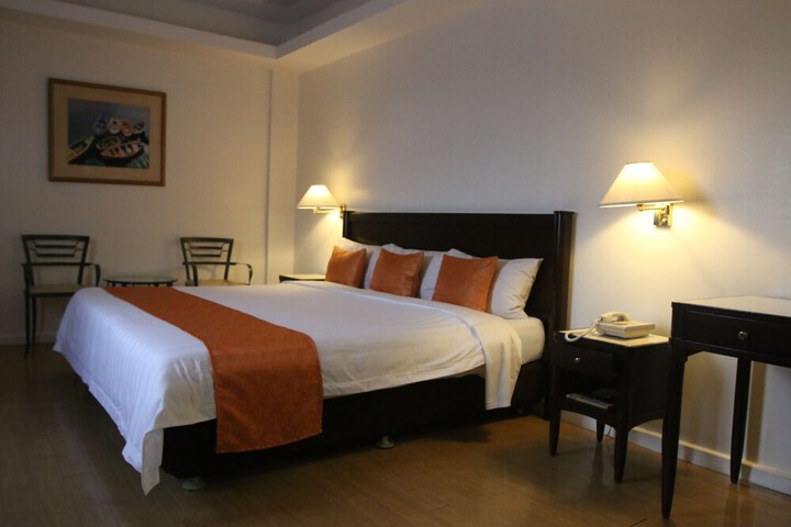 Room 32 of 77