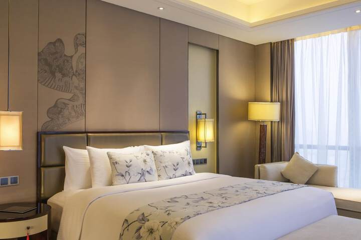 Room 10 of 76