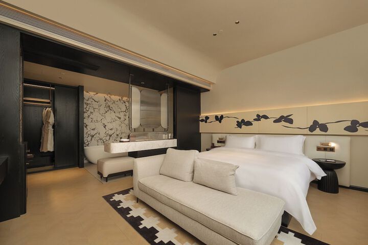 Room 27 of 134