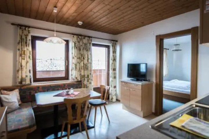 Room 4 of 23