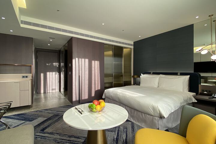 Room 35 of 77