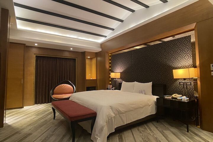 Room 7 of 38