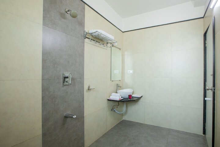 Room 33 of 38