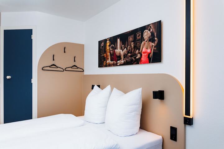 Room 6 of 23