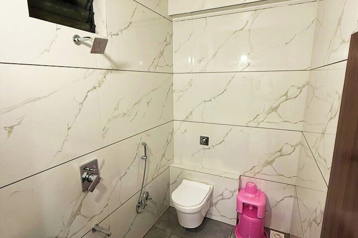 Room 10 of 13