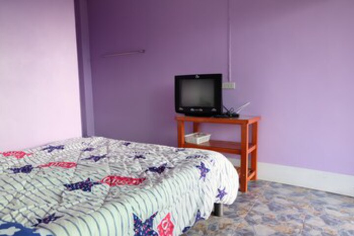 Room 10 of 16