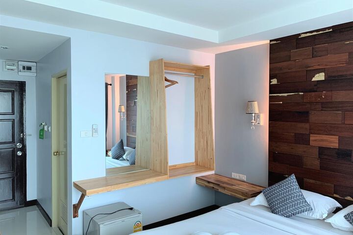 Room 25 of 48