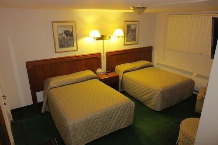 Double Room 2 Queen Beds (3 of 3)