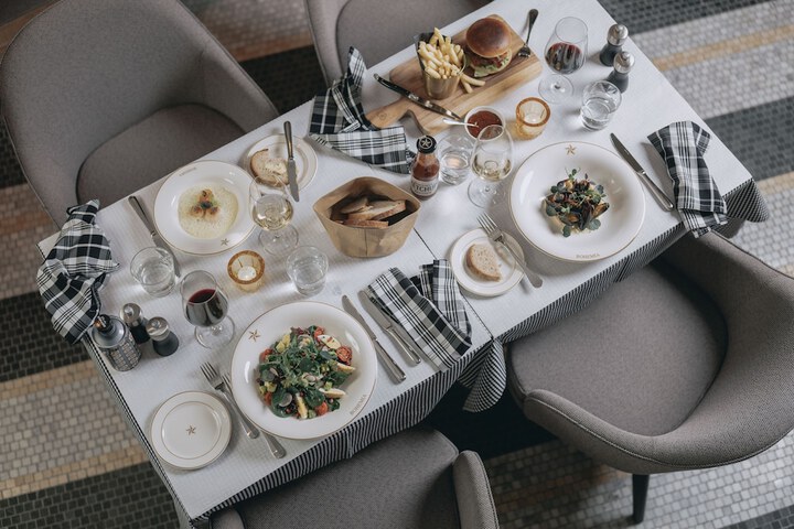 Dining 45 of 61