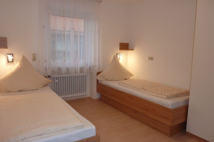 Room 12 of 68