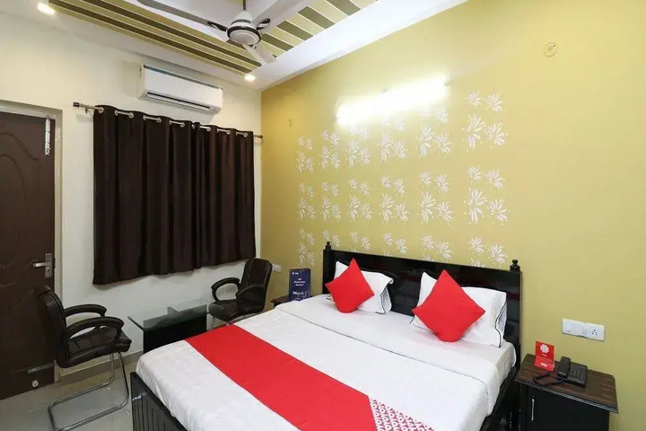 Room 4 of 15