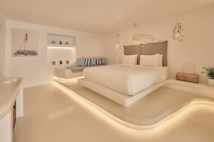 Room 16 of 83