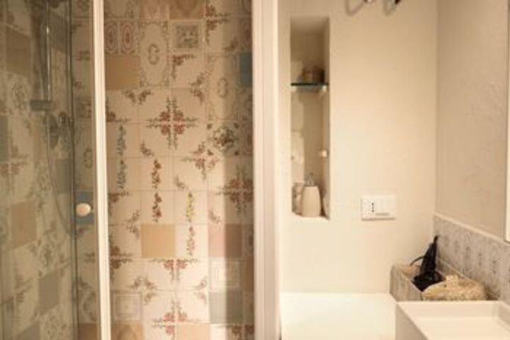 Room 4 of 7