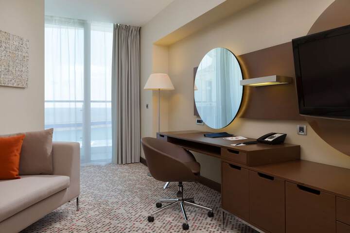 Room 28 of 410