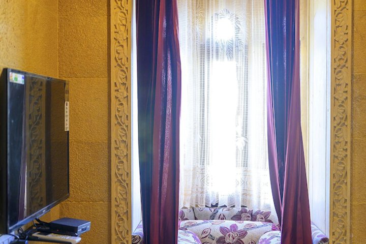 Room 8 of 38