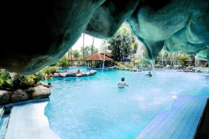 Pools & Facilities