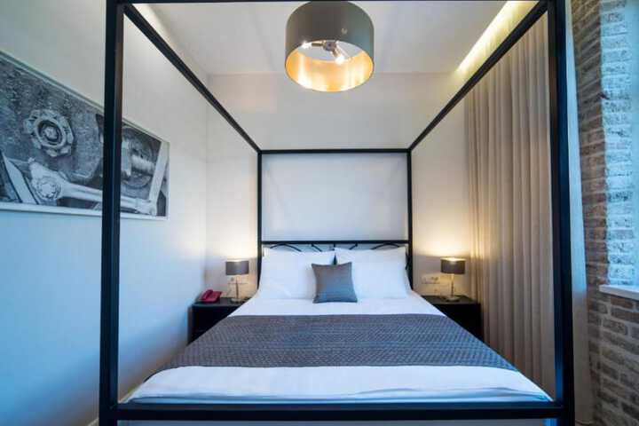 Room 27 of 229