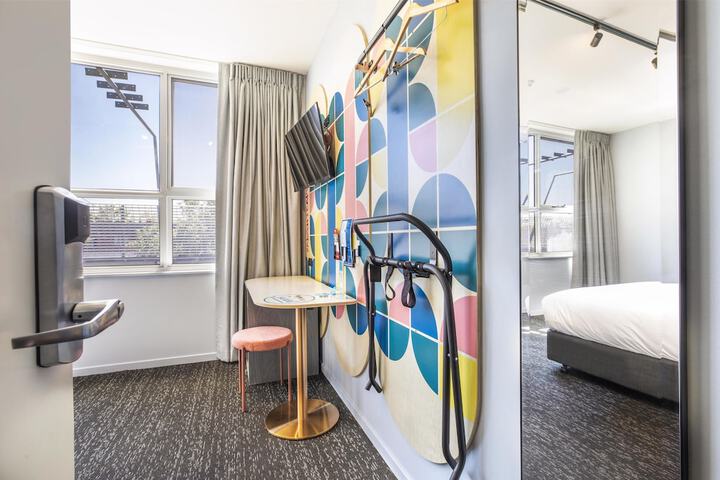 Room 16 of 48