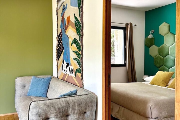Room 4 of 113