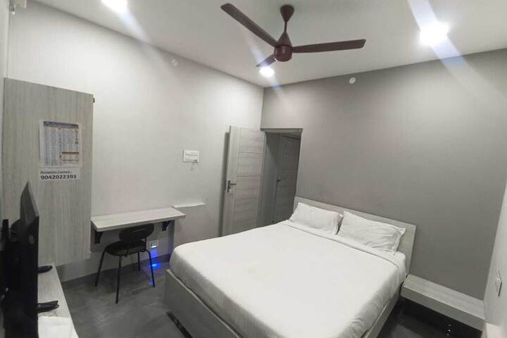 Room 7 of 10
