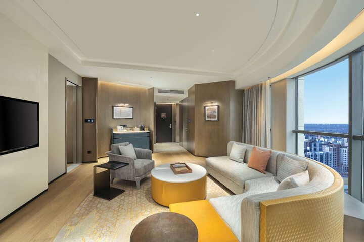 Room 33 of 92