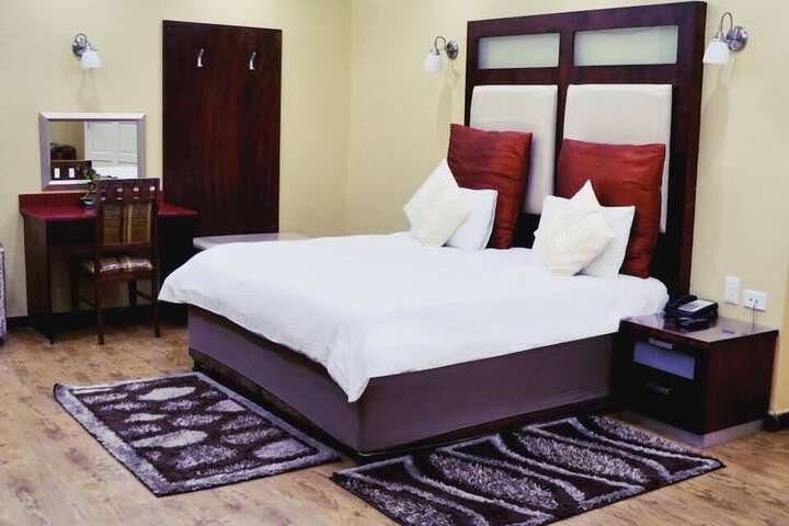 Room 9 of 24