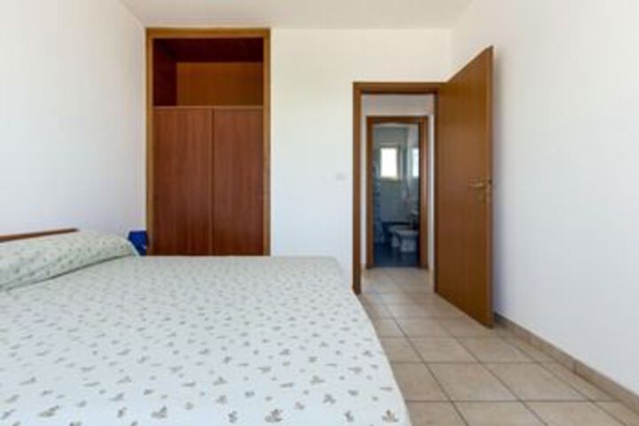 Room 10 of 19