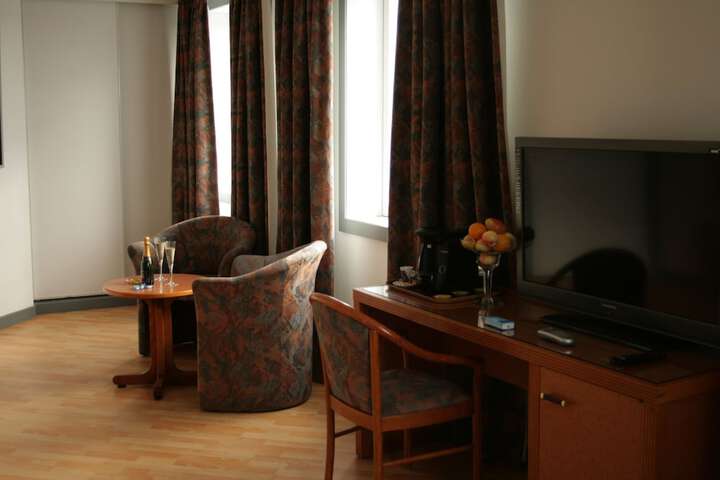 Room 14 of 19