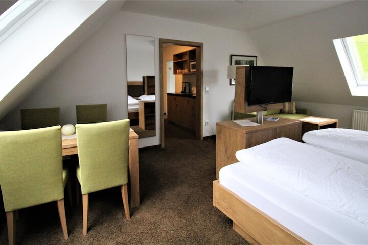 Room 11 of 36