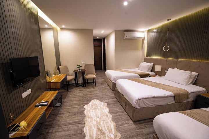 Room 18 of 183