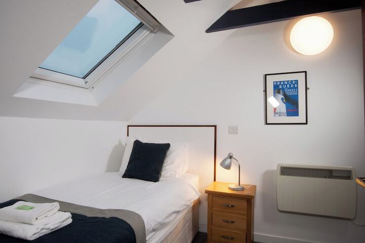 Room 8 of 82