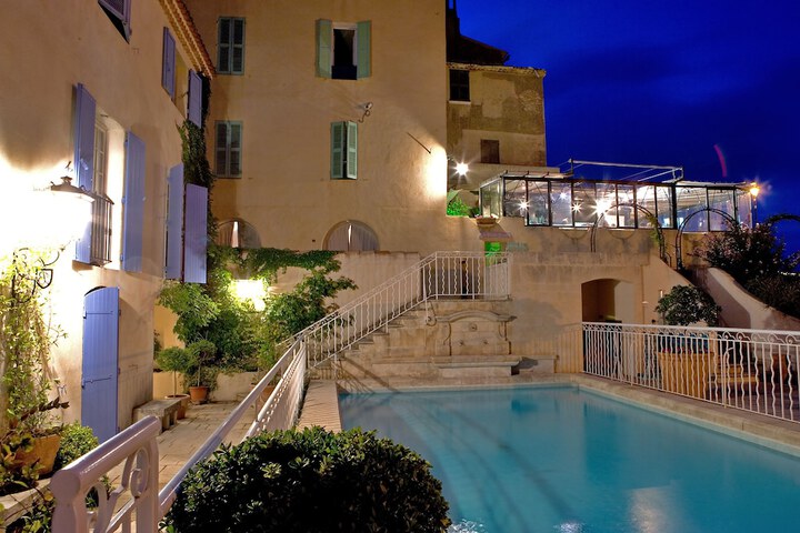 Pool Hotel