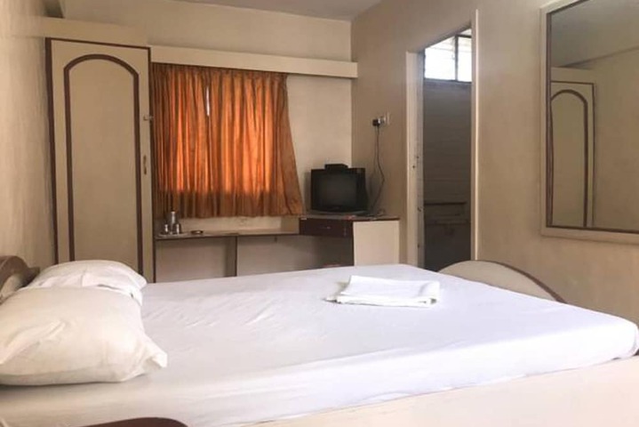 Room 9 of 36