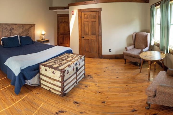 Room 8 of 40