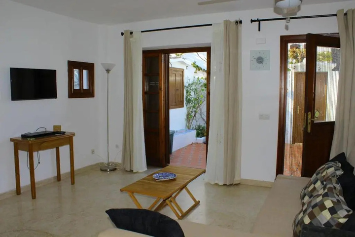 Room 2 of 9