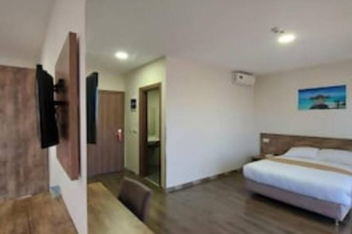 Room 9 of 27