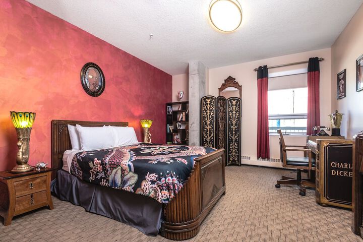 Room 32 of 81
