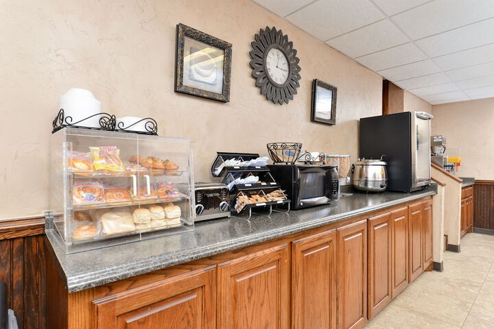 Breakfast/Coffee Service 25 of 35