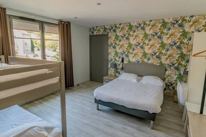 Room 14 of 53